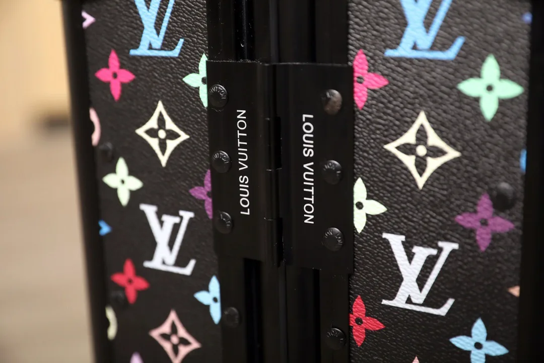 Louis Vuitton Horizon 55 Suitcase / Monogram Black Black Hardware - Image 9