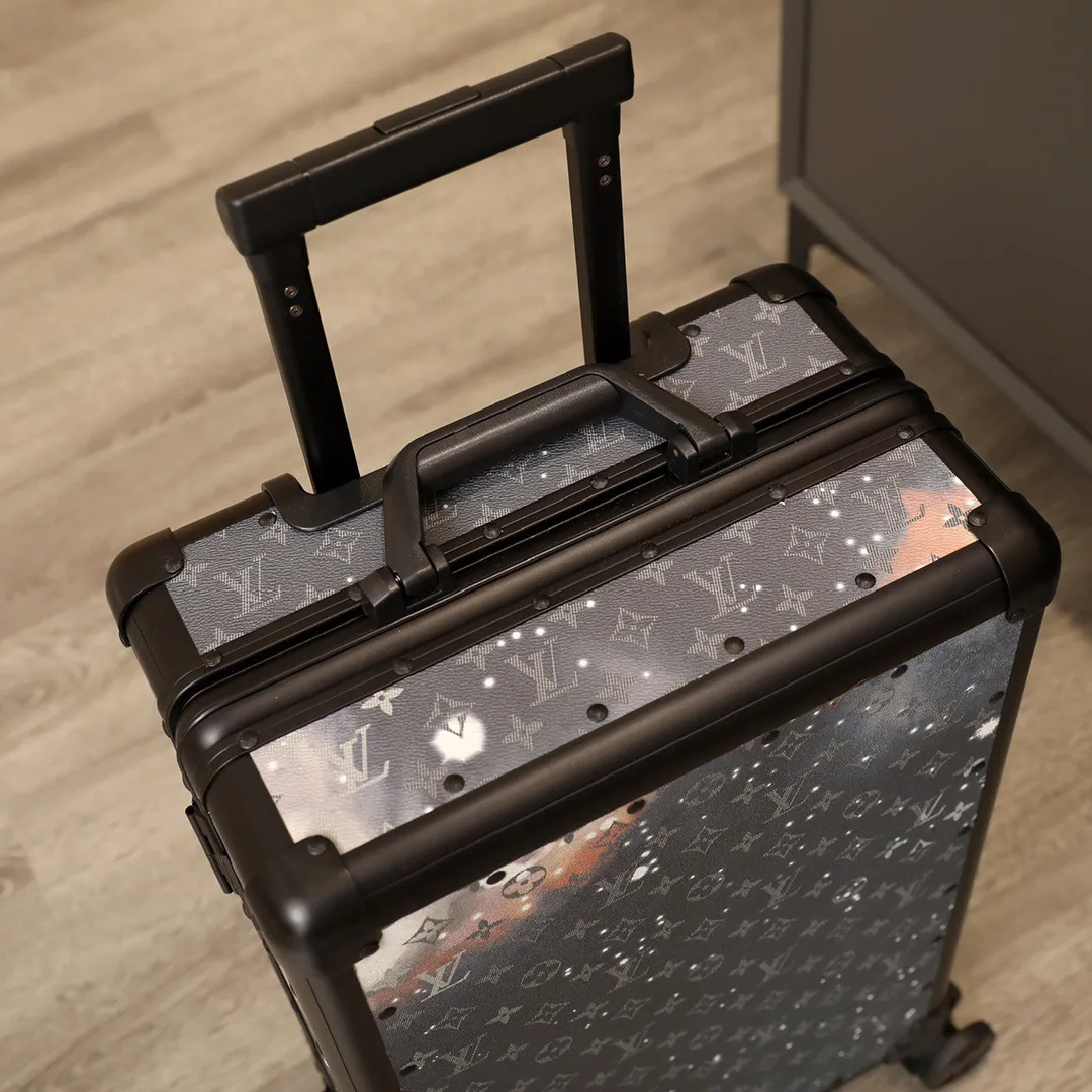 Louis Vuitton Horizon 55 Suitcase / Blue Black Hardware - Image 6