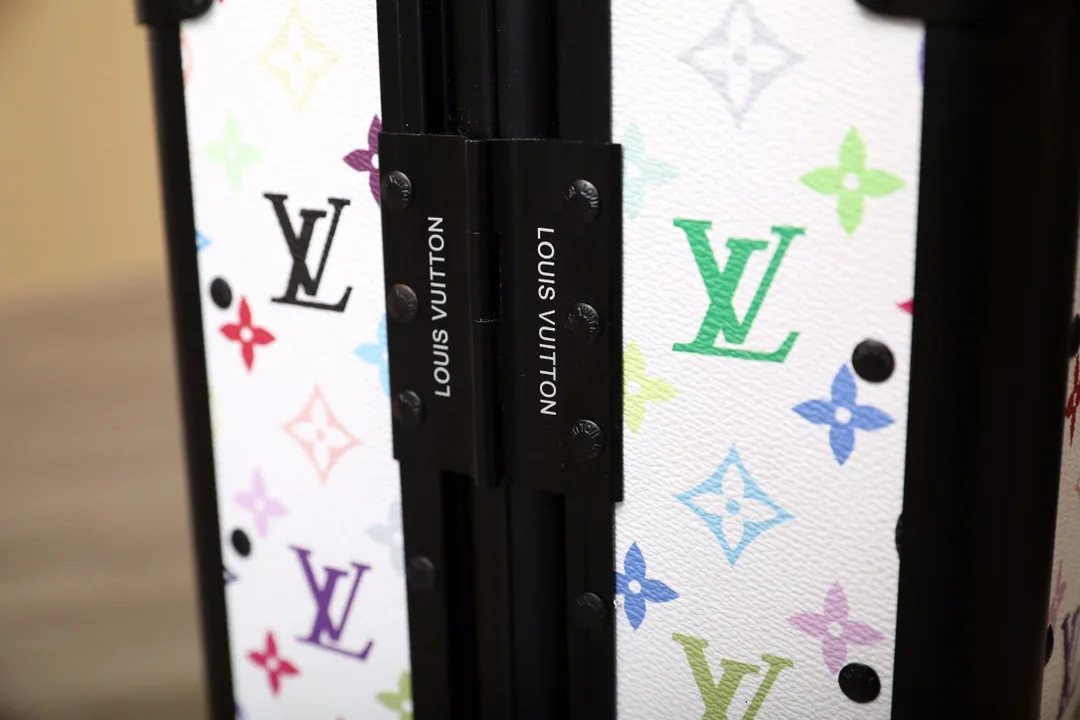 Louis Vuitton Horizon 55 Suitcase / White Black Hardware - Image 9