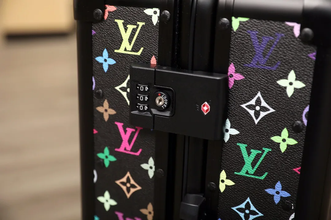 Louis Vuitton Horizon 55 Suitcase / Monogram Black Black Hardware - Image 8