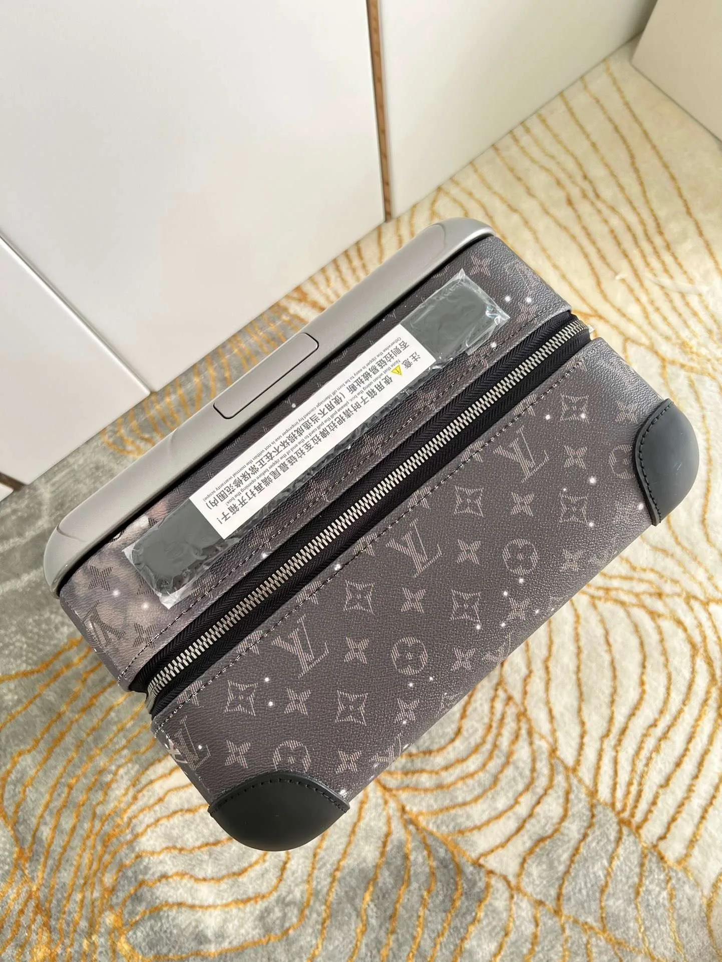 Louis Vuitton Monogram Horizon 55 Suitcase / Grey Silver Hardware - Image 5