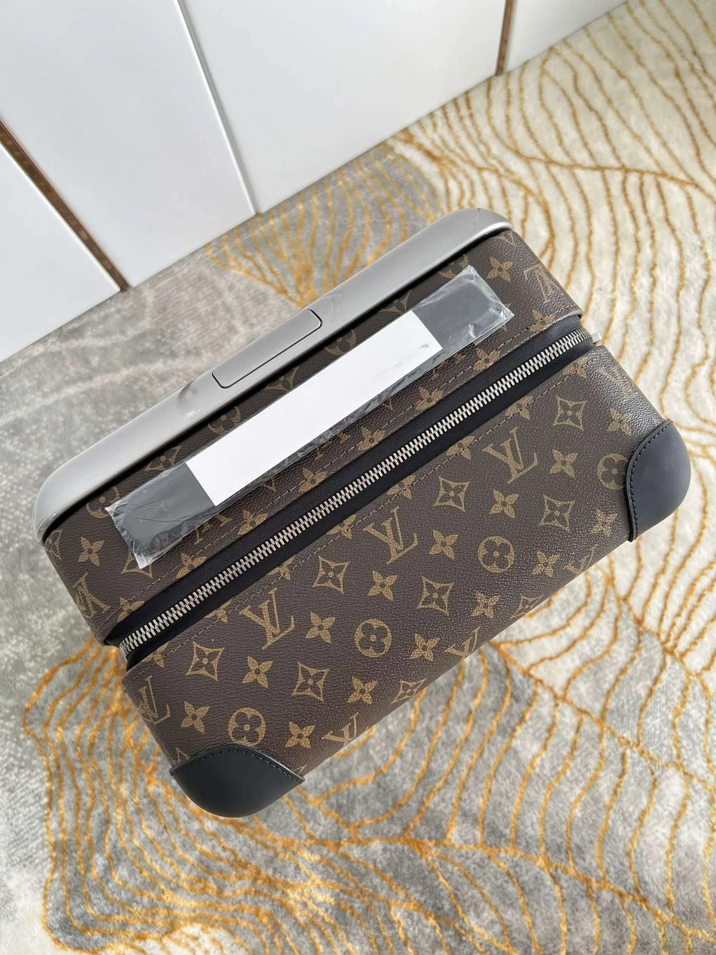 Louis Vuitton Horizon 55 Suitcase / Brown Champagne Hardware - Image 8