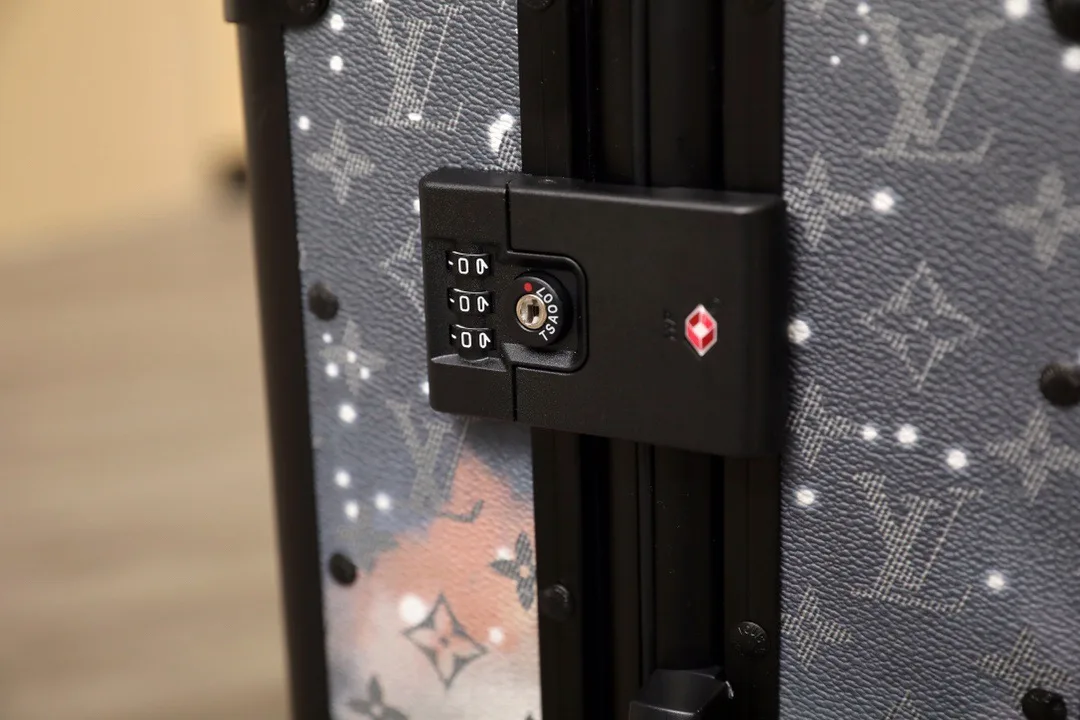 Louis Vuitton Horizon 55 Suitcase / Blue Black Hardware - Image 7