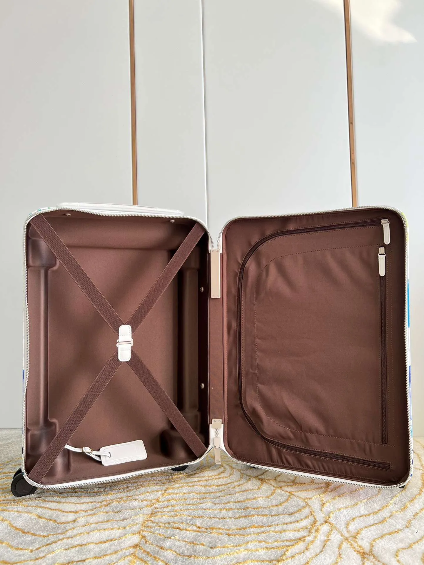 Louis Vuitton Horizon 55 Suitcase / White Silver Hardware - Image 5