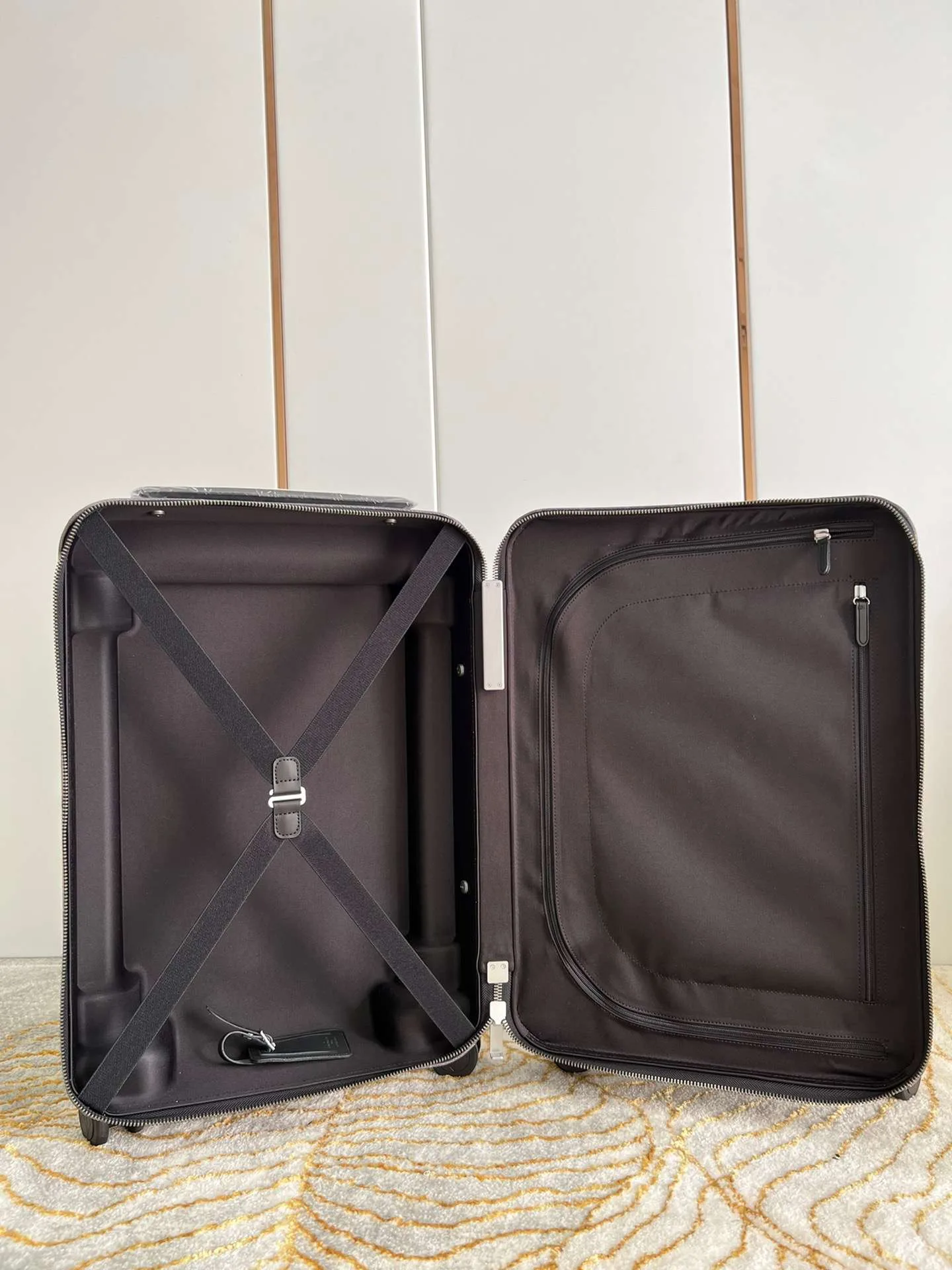 Louis Vuitton Monogram Horizon 55 Suitcase / Grey Silver Hardware - Image 7
