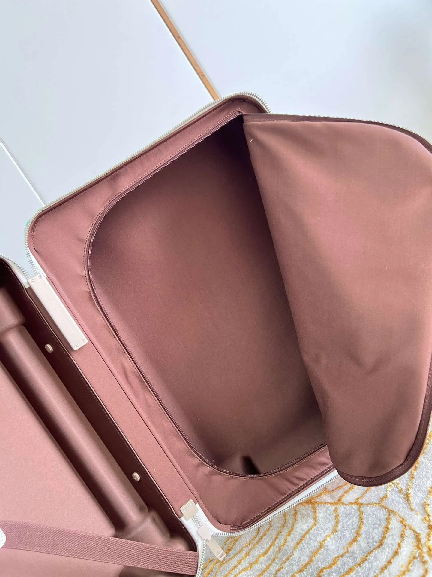 Louis Vuitton Horizon 55 Suitcase / White Silver Hardware - Image 10