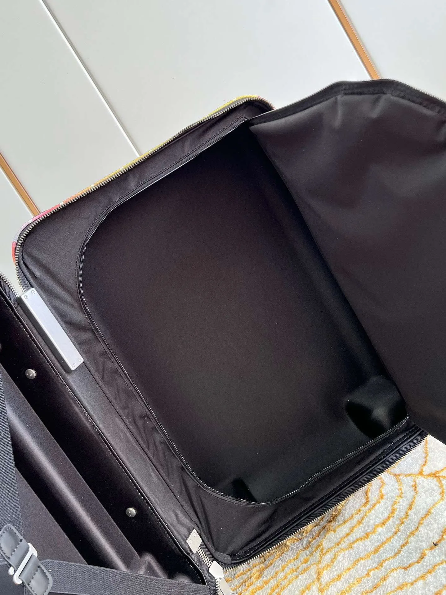 Louis Vuitton Horizon 55 Suitcase / Monogram Black Silver Hardware - Image 10