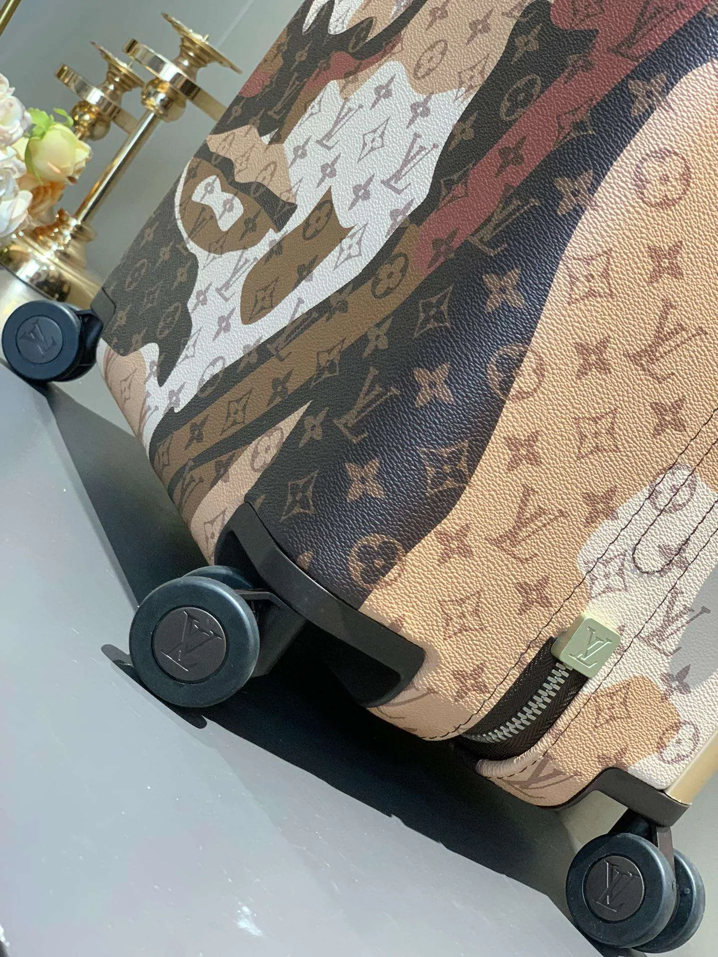 Louis Vuitton Horizon 55 Suitcase / Monogram Brown Champagne Hardware - Image 9