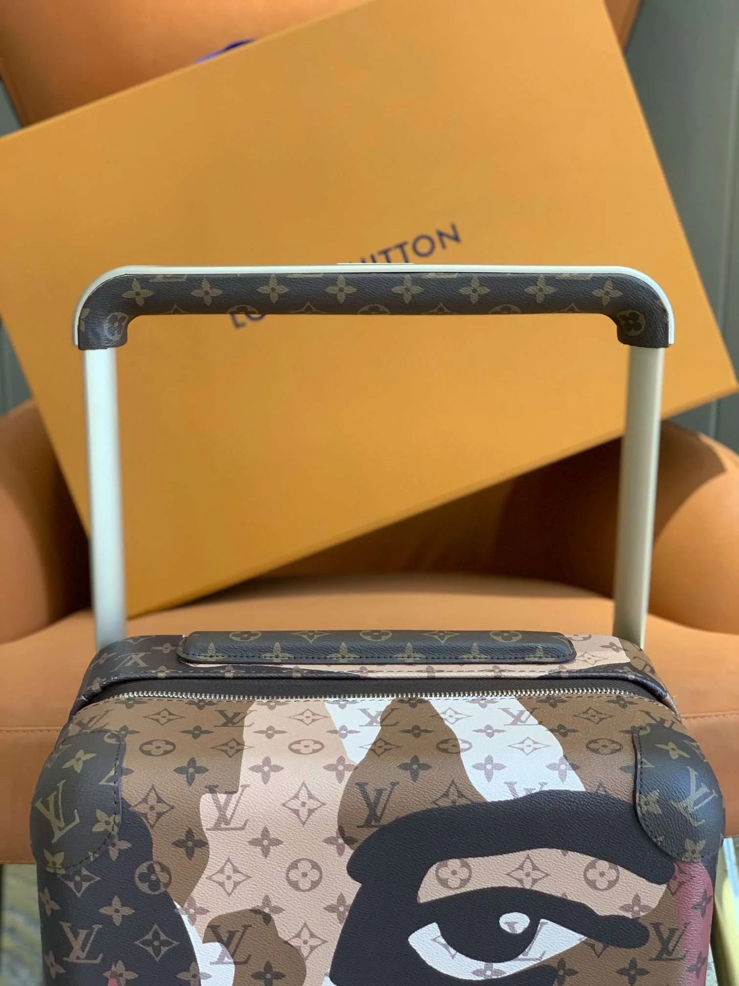 Louis Vuitton Horizon 55 Suitcase / Monogram Brown Champagne Hardware - Image 8