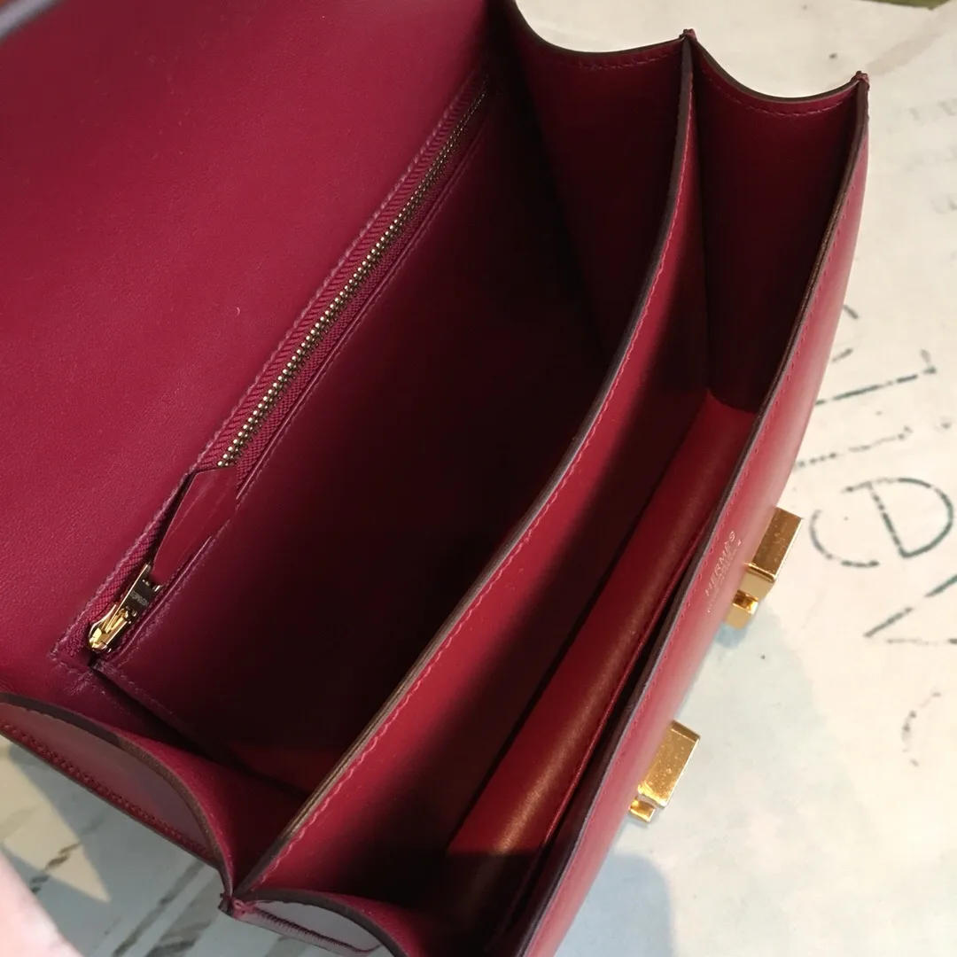 Hermes Constance 24 Crossbody Bag / Burgundy Swift Leather Gold Hardware - Image 5