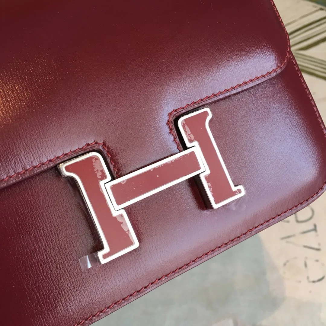 Hermes Constance 18 Crossbody Bag / Burgundy Swift Leather Silver Hardware - Image 6