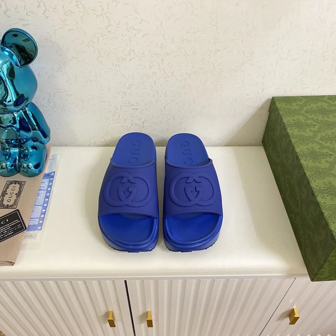 Alternative view of Gucci Interlocking G Slide Sandal Blue
