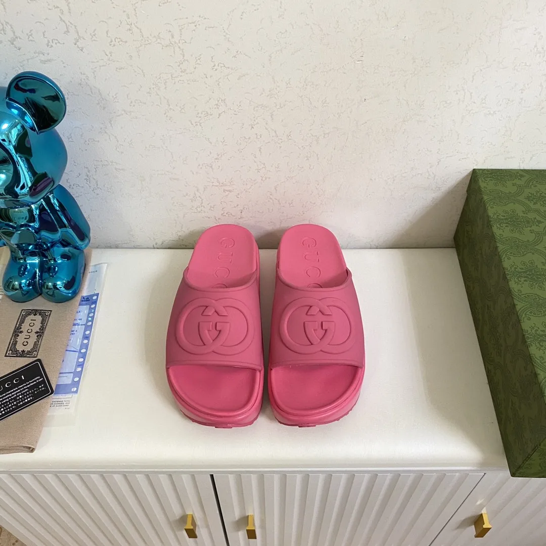 Gucci Interlocking G Slide Sandal Pink - Image 2