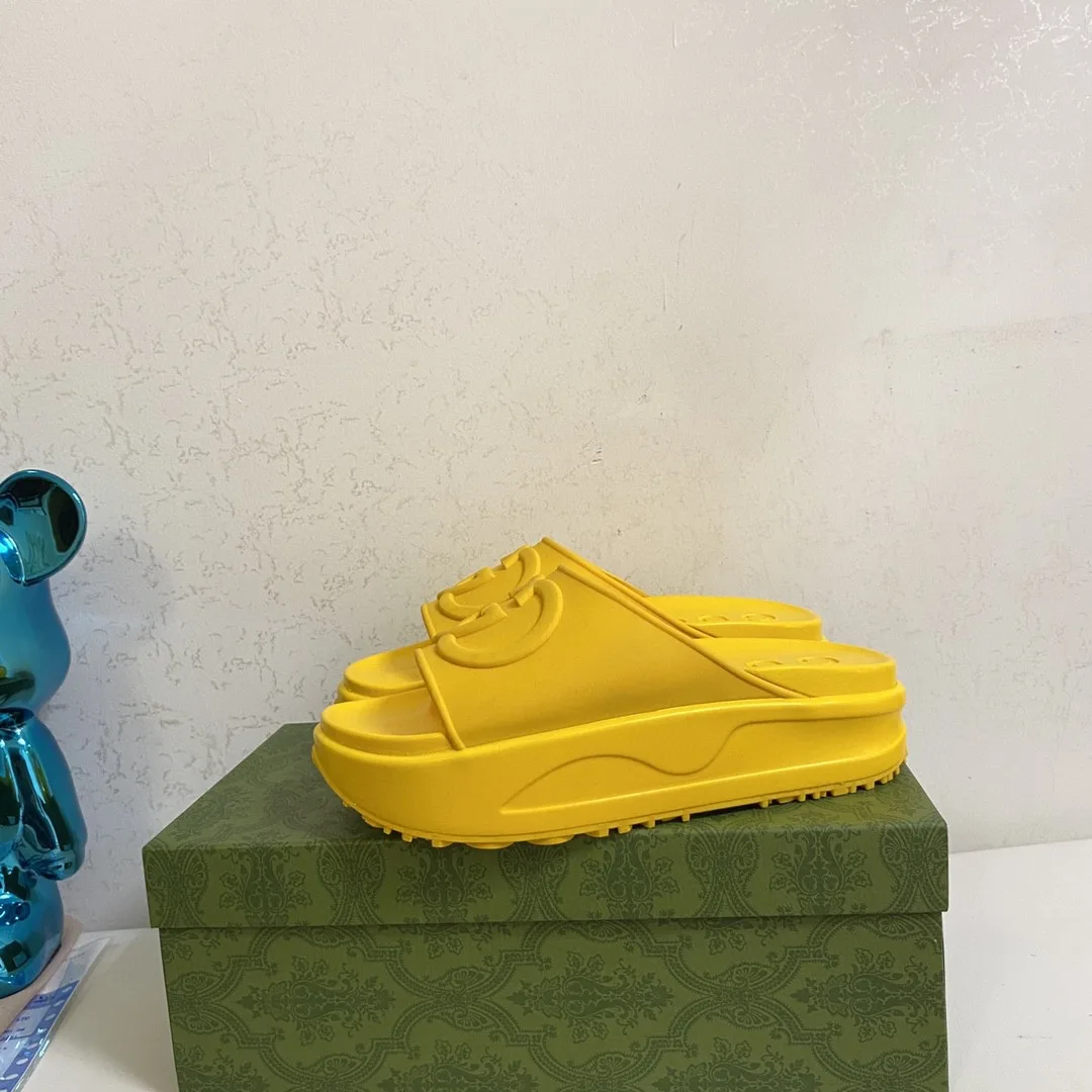 Gucci Interlocking G Slide Sandal Yellow - Image 6