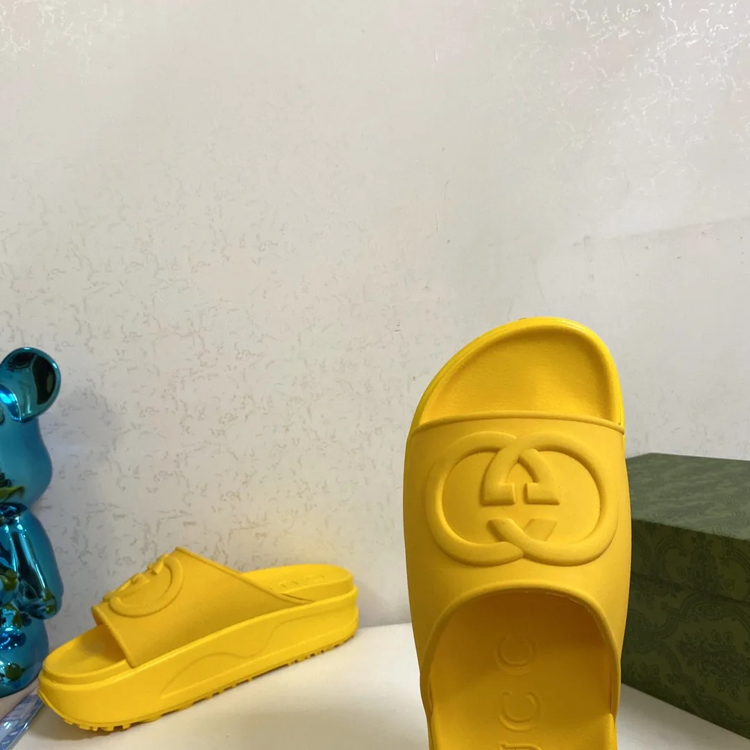 Gucci Interlocking G Slide Sandal Yellow - Image 7