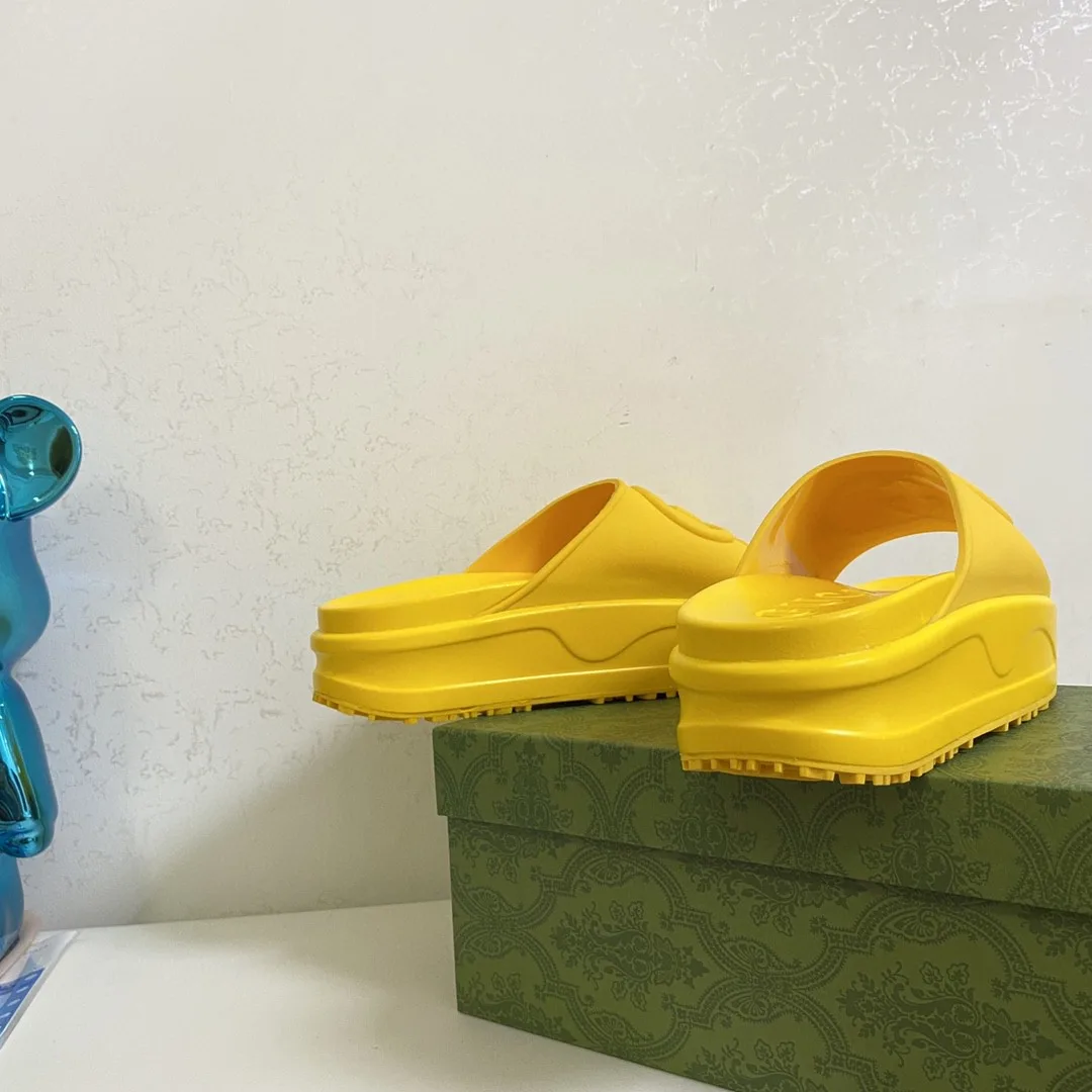 Gucci Interlocking G Slide Sandal Yellow - Image 8
