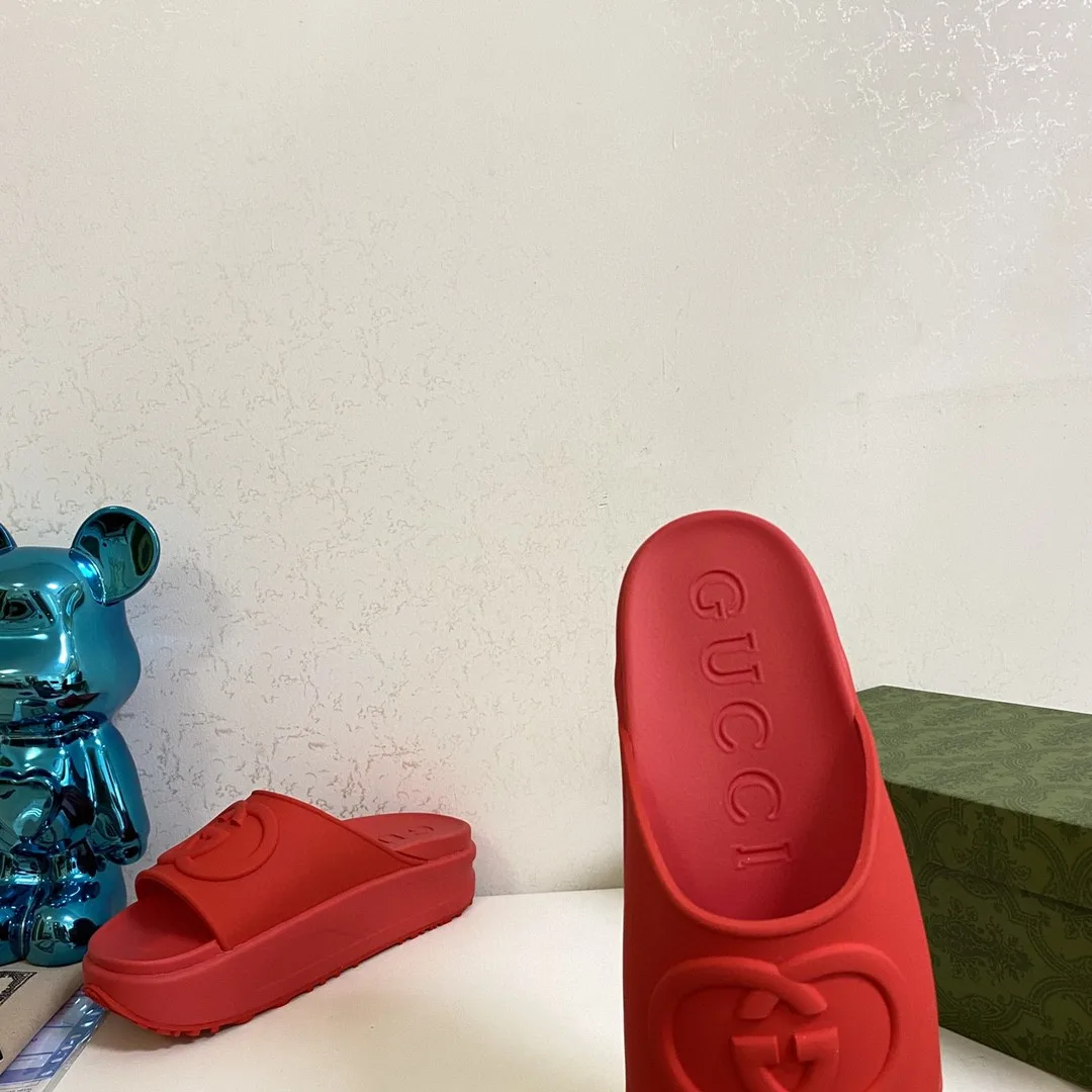 Gucci Interlocking G Slide Sandal Green - Image 9