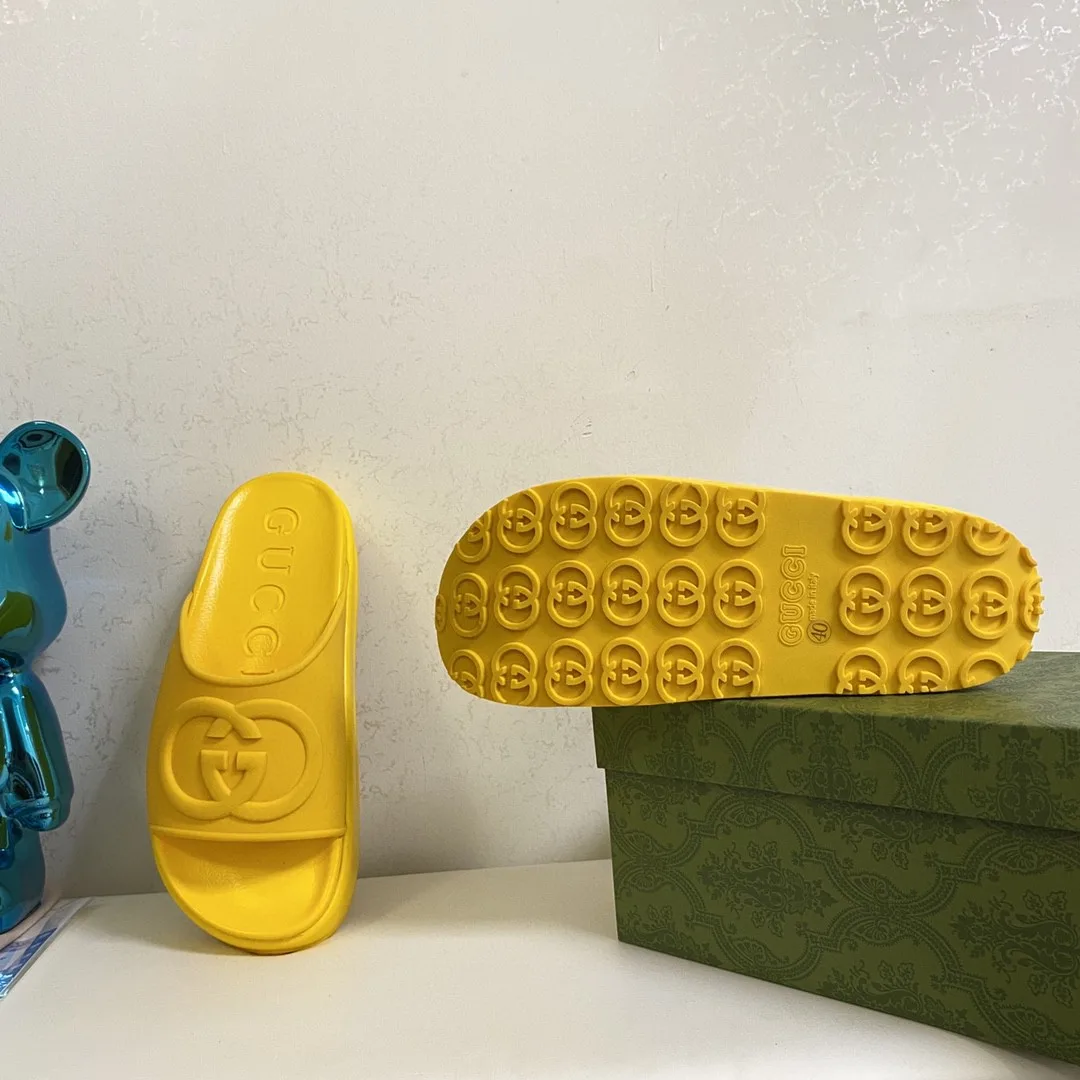 Gucci Interlocking G Slide Sandal Yellow - Image 9