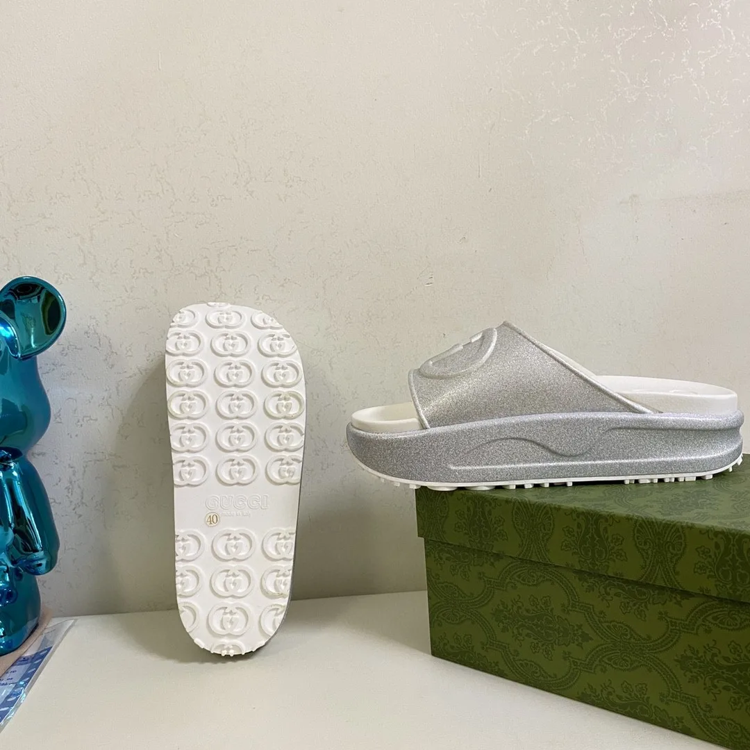 Gucci Interlocking G Slide Sandal Silver - Image 9