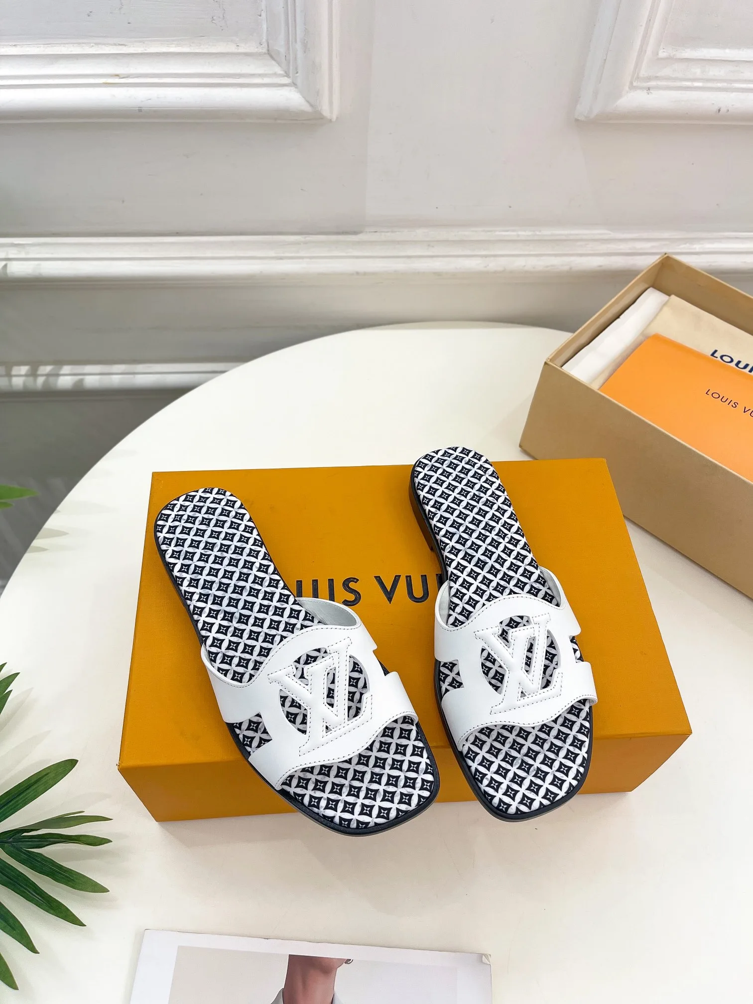 Alternative view of Louis Vuitton Isola Flat Mule LV White