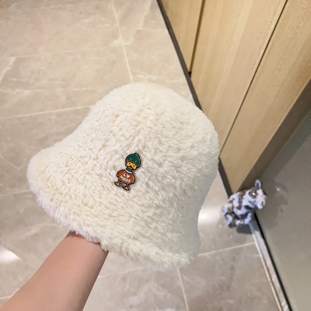 Louis Vuitton Duck Beanie LV White - Image 8