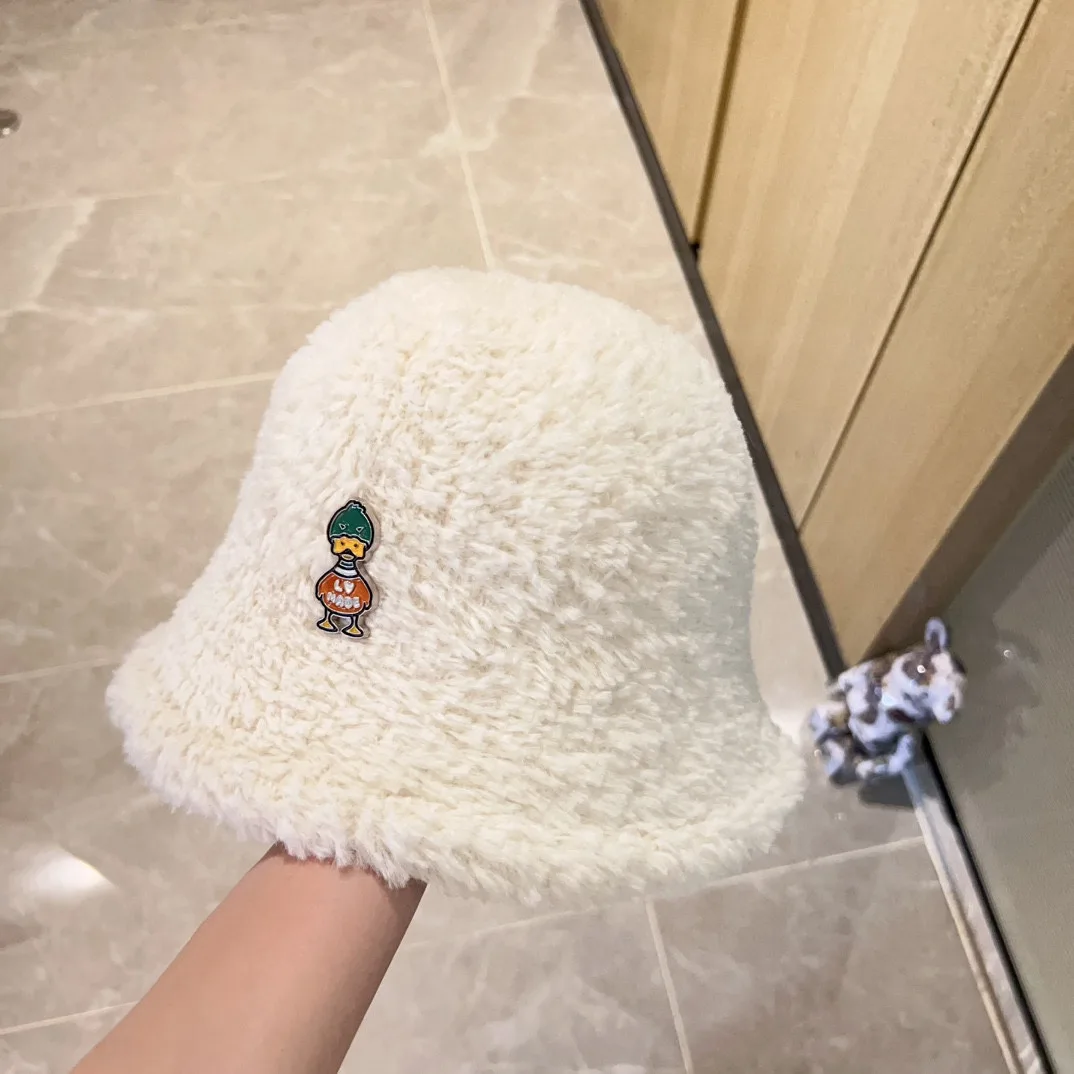 Louis Vuitton Duck Beanie LV White - Image 7