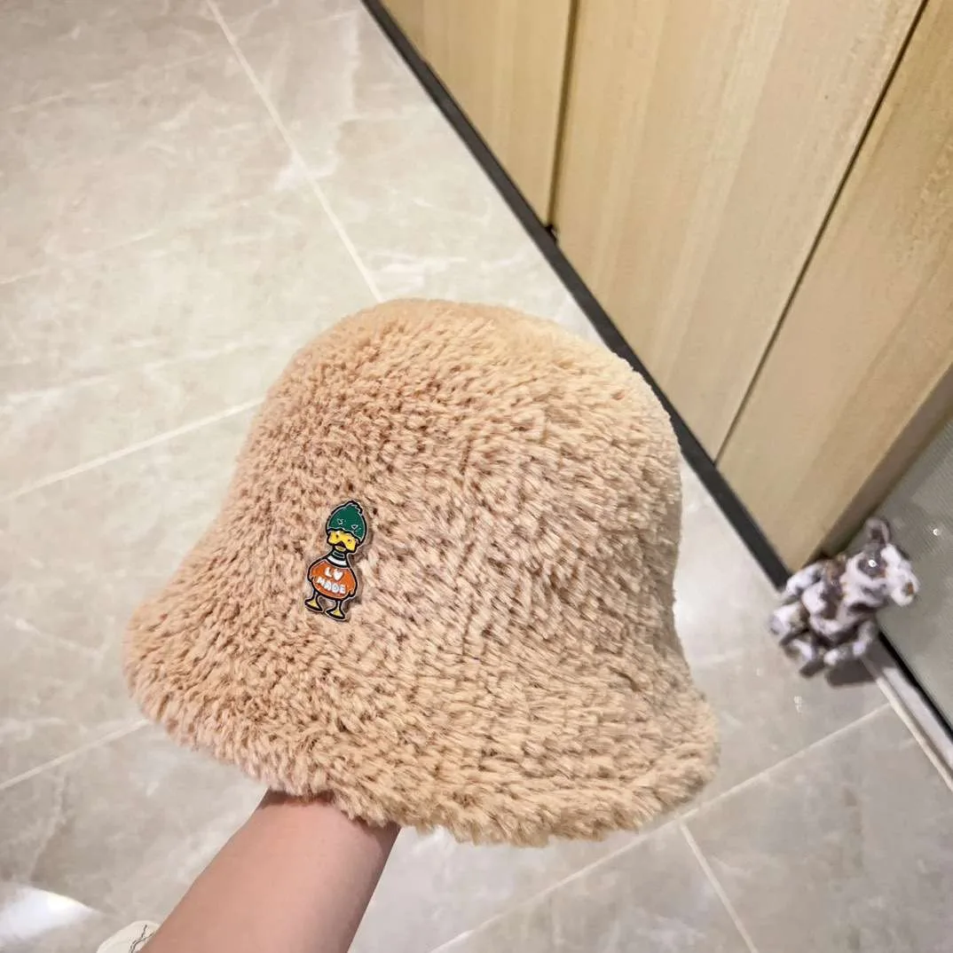 Louis Vuitton Duck Beanie LV Beige - Image 4
