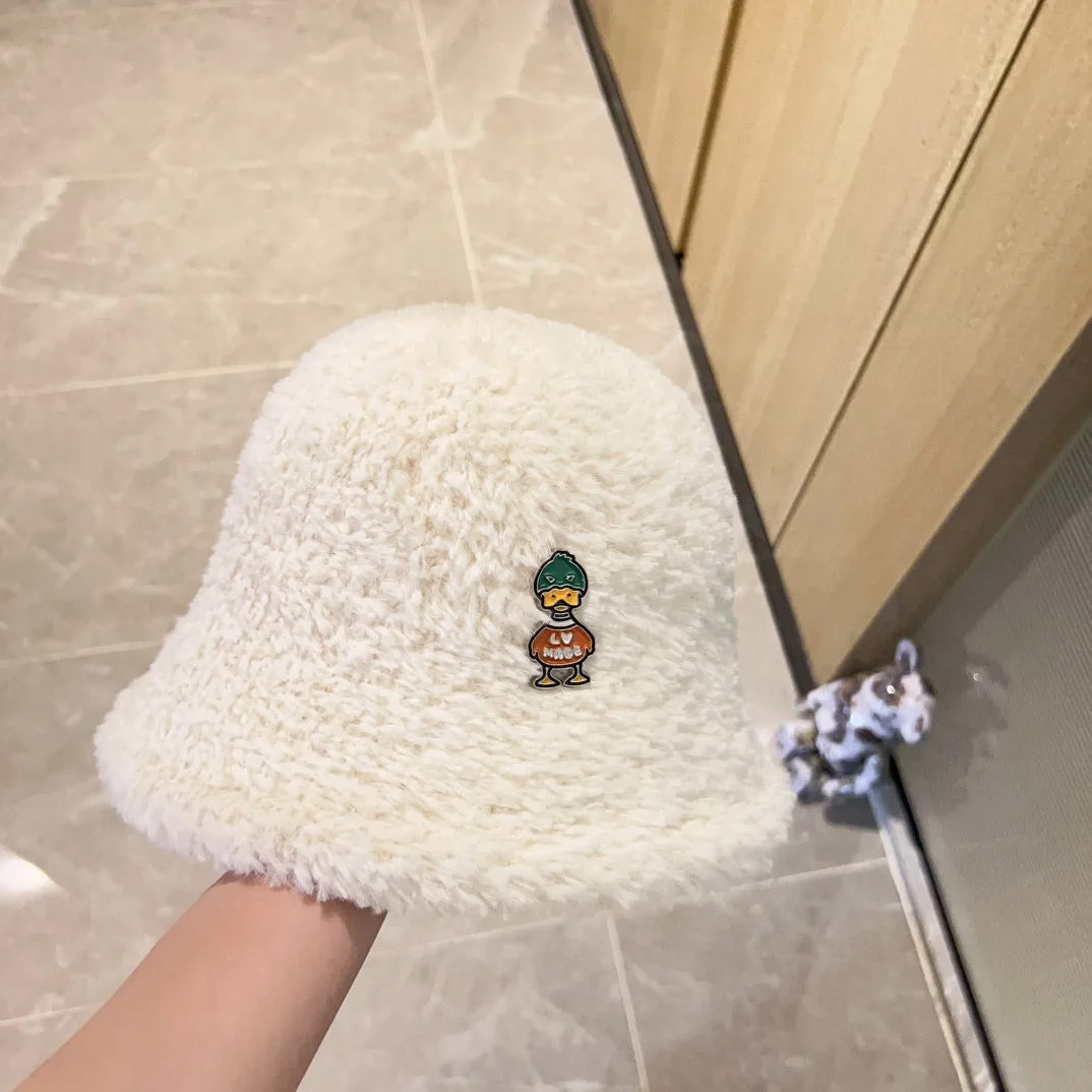 Louis Vuitton Duck Beanie LV White - Image 5