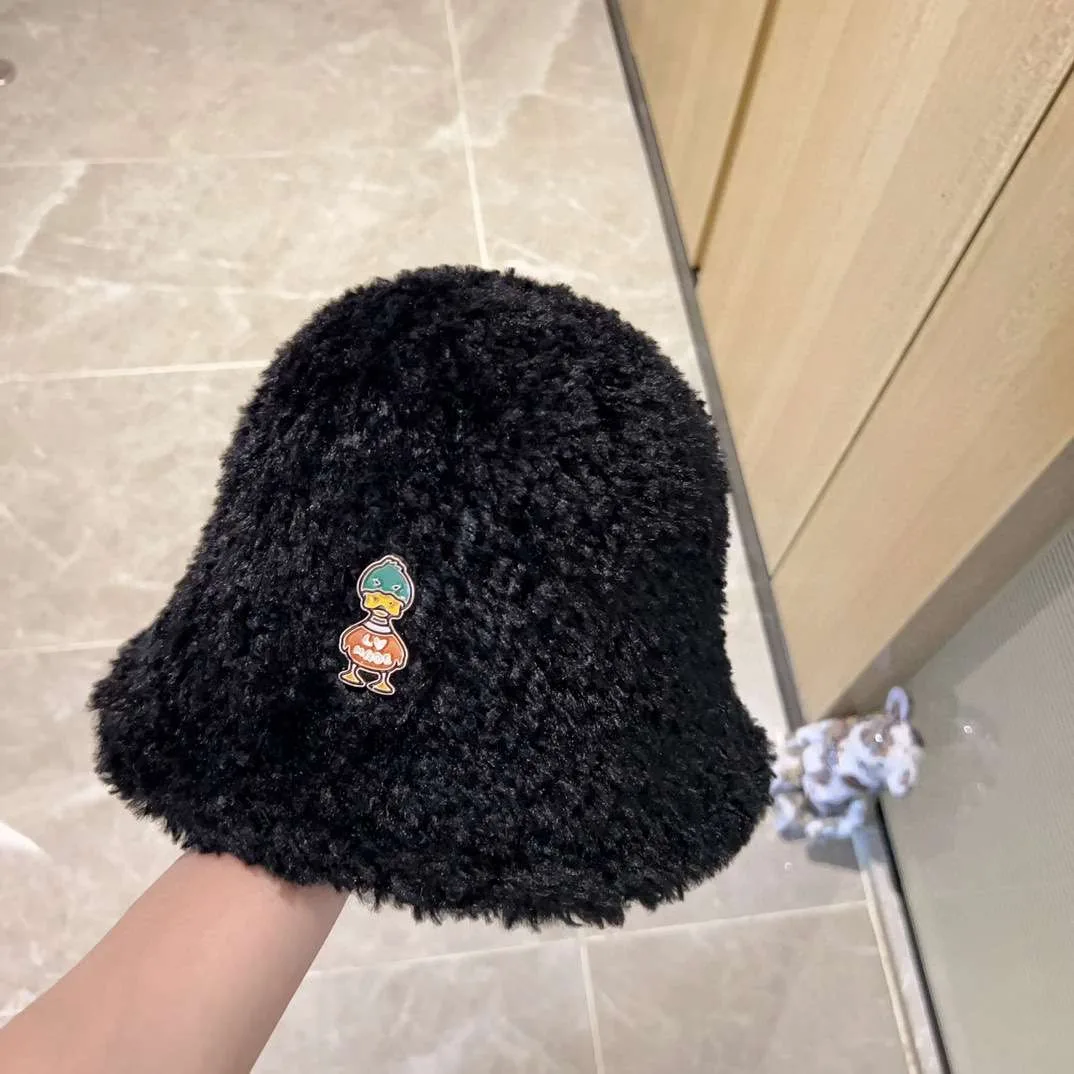 Louis Vuitton Duck Beanie LV Black - Image 4