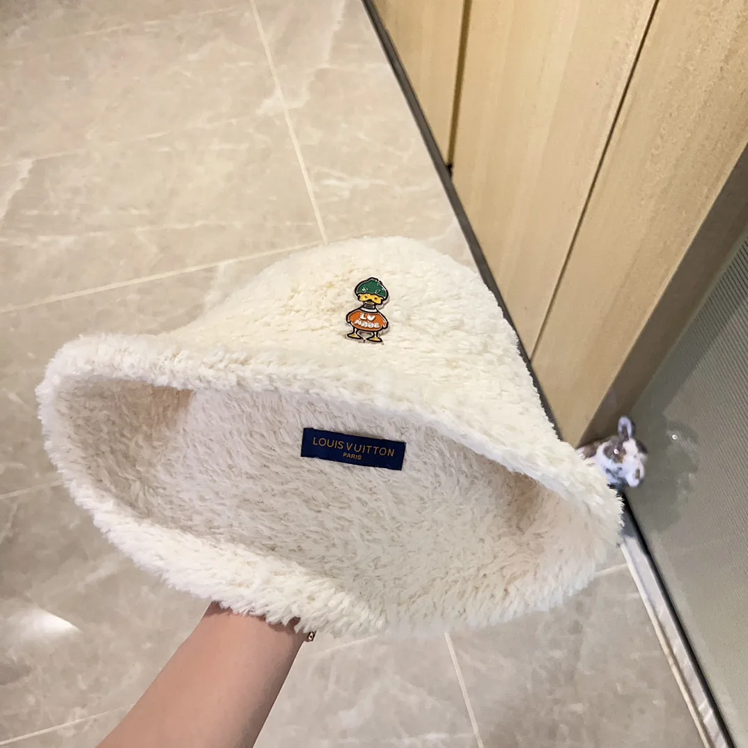 Louis Vuitton Duck Beanie LV White - Image 4