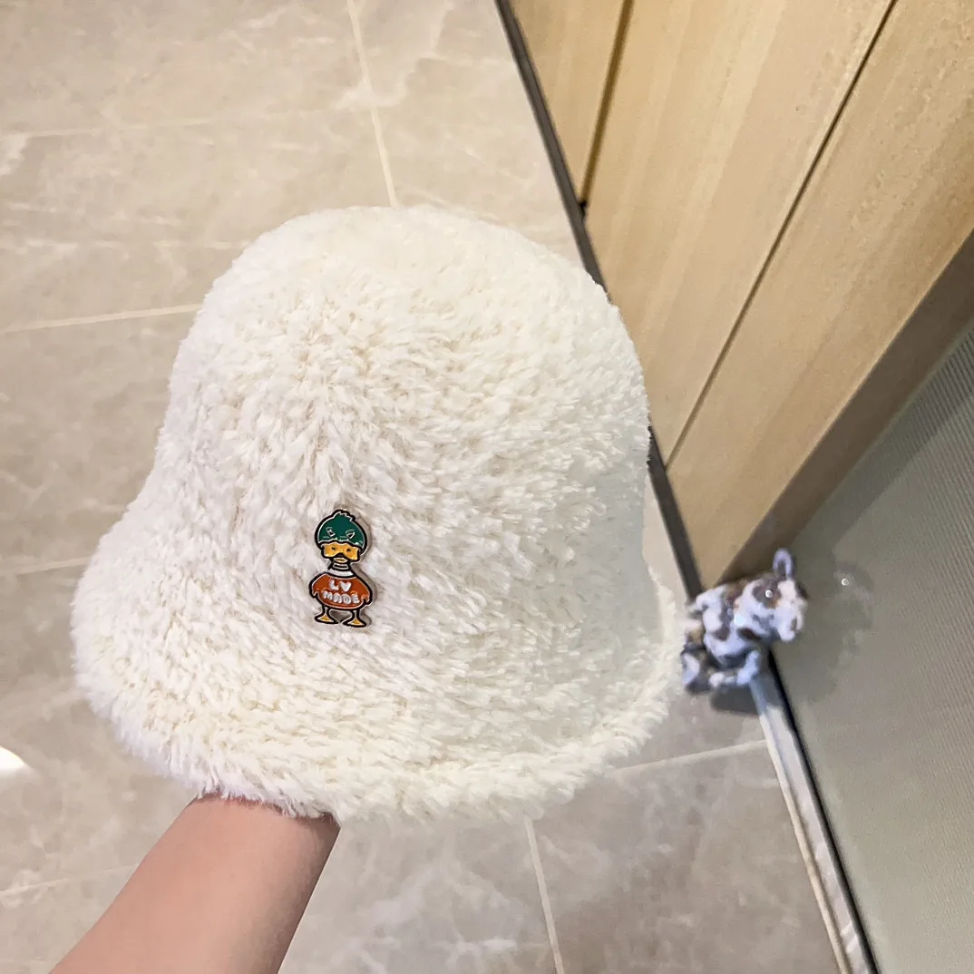 Louis Vuitton Duck Beanie LV White - Image 3