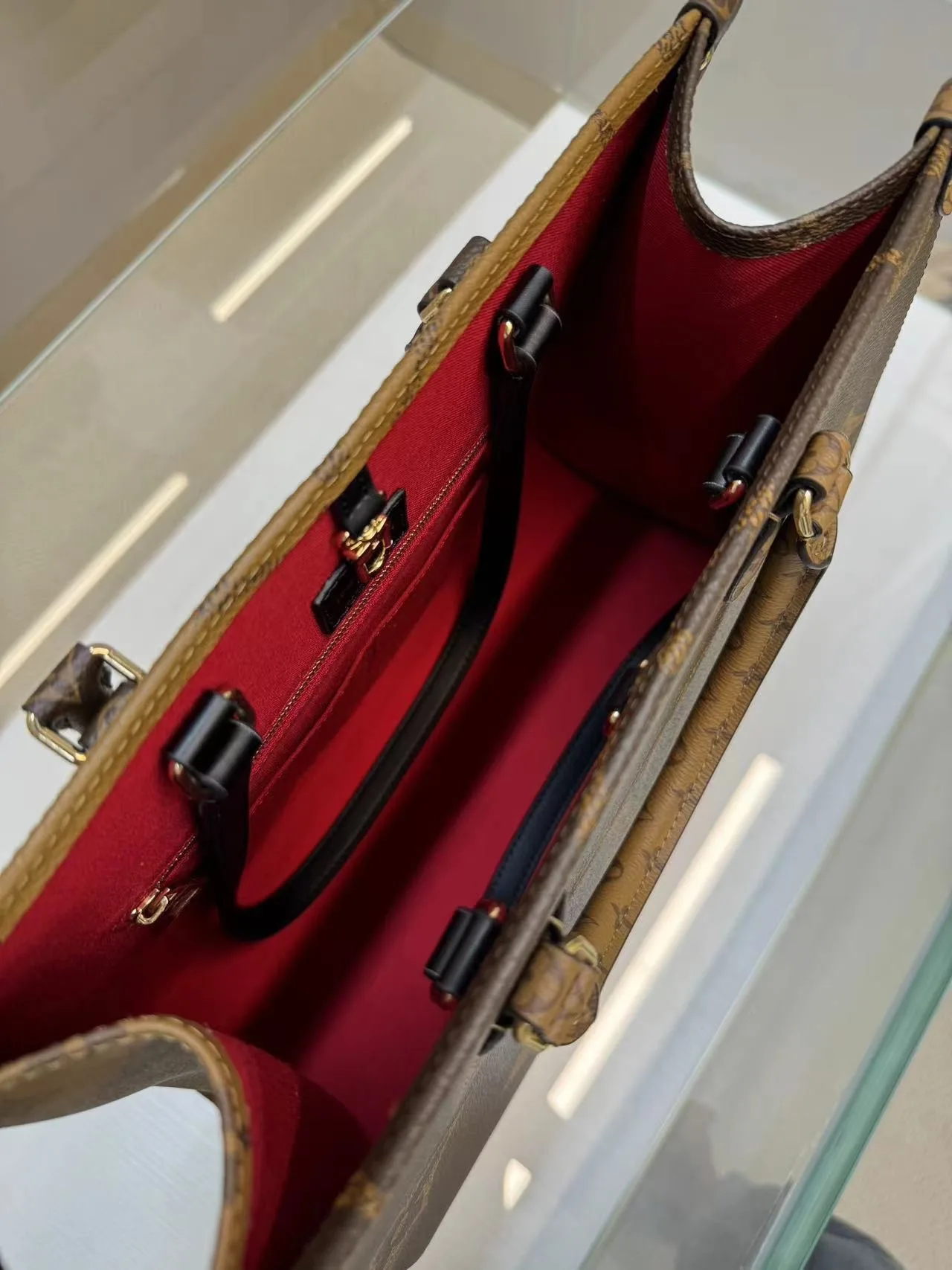 Louis Vuitton OnTheGo MM Tote Bag / Monogram Reverse Canvas Gold Hardware - Image 5