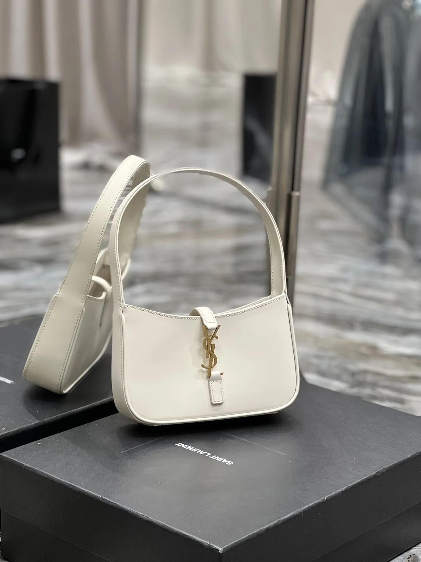 Saint Laurent Le 5 A 7 Mini White / - Image 4