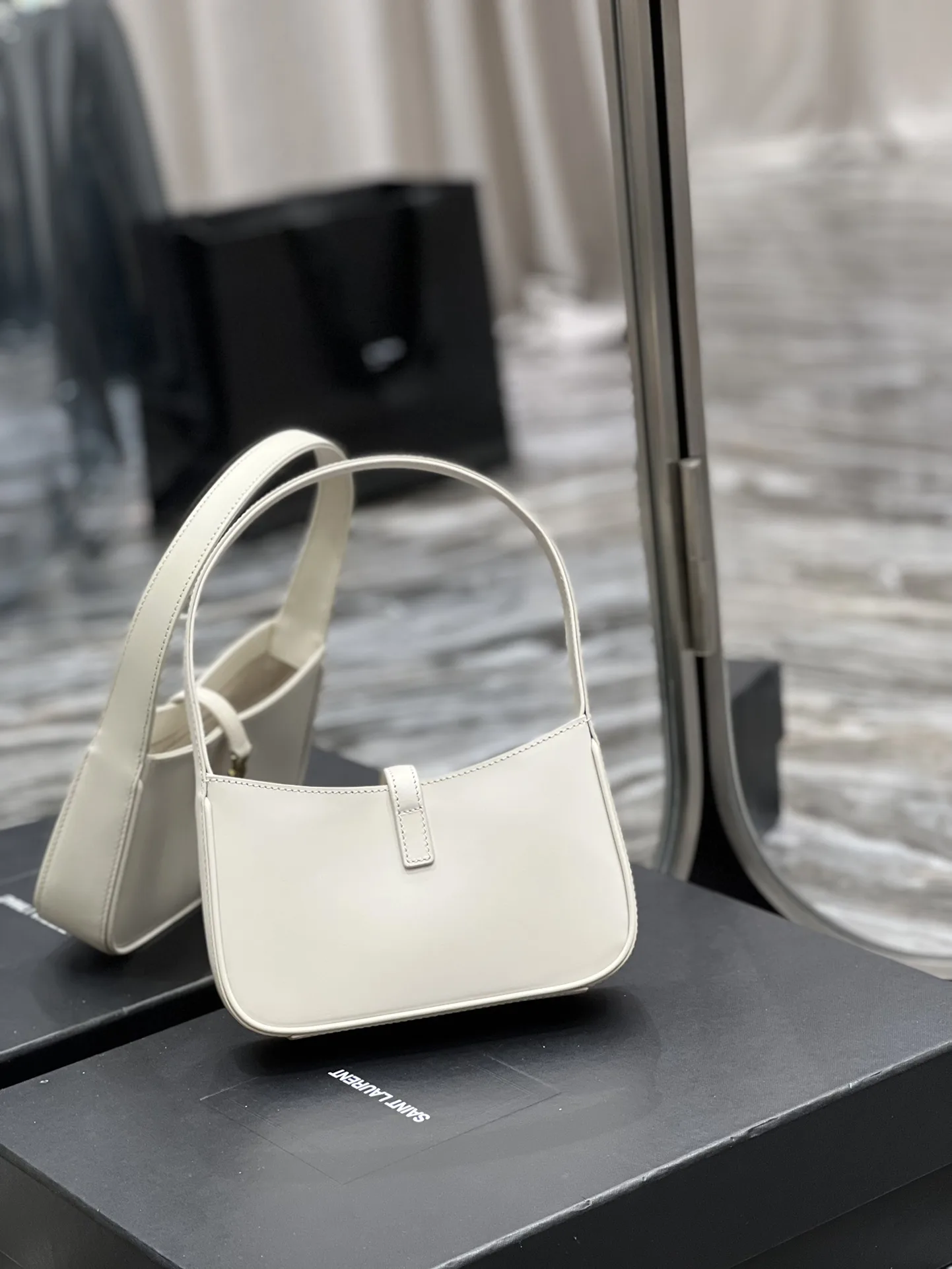 Saint Laurent Le 5 A 7 Mini White / - Image 5