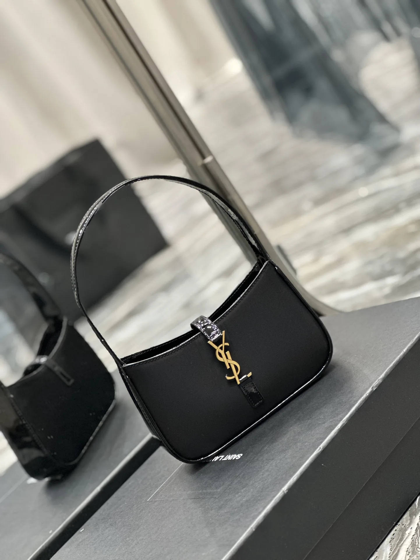 Saint Laurent Le 5 A 7 Mini Black / - Image 8
