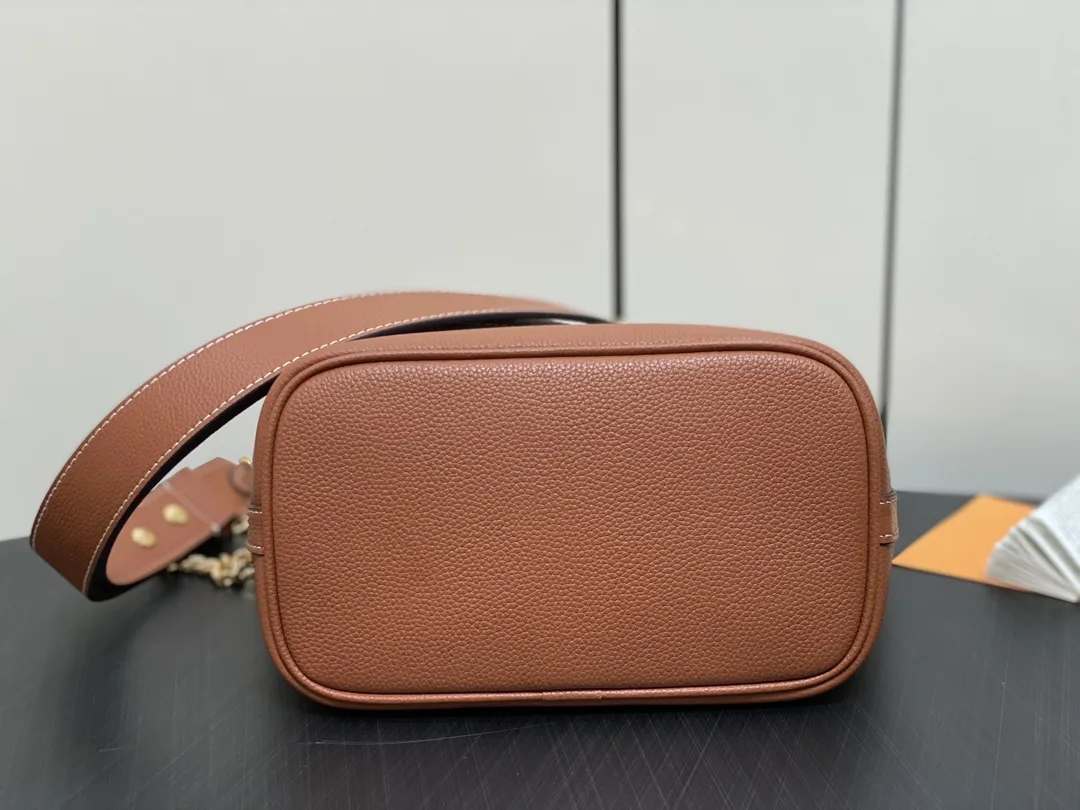 Louis Vuitton Lock and Walk Brown / - Image 9