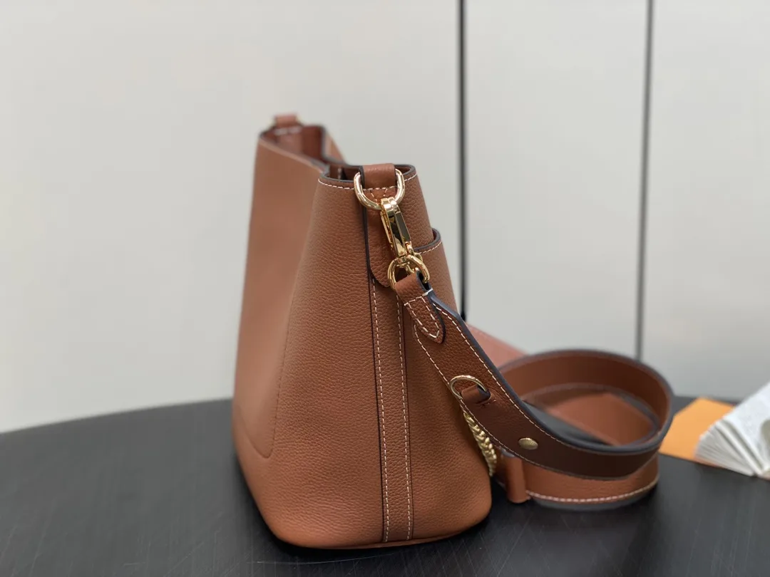 Louis Vuitton Lock and Walk Brown / - Image 3