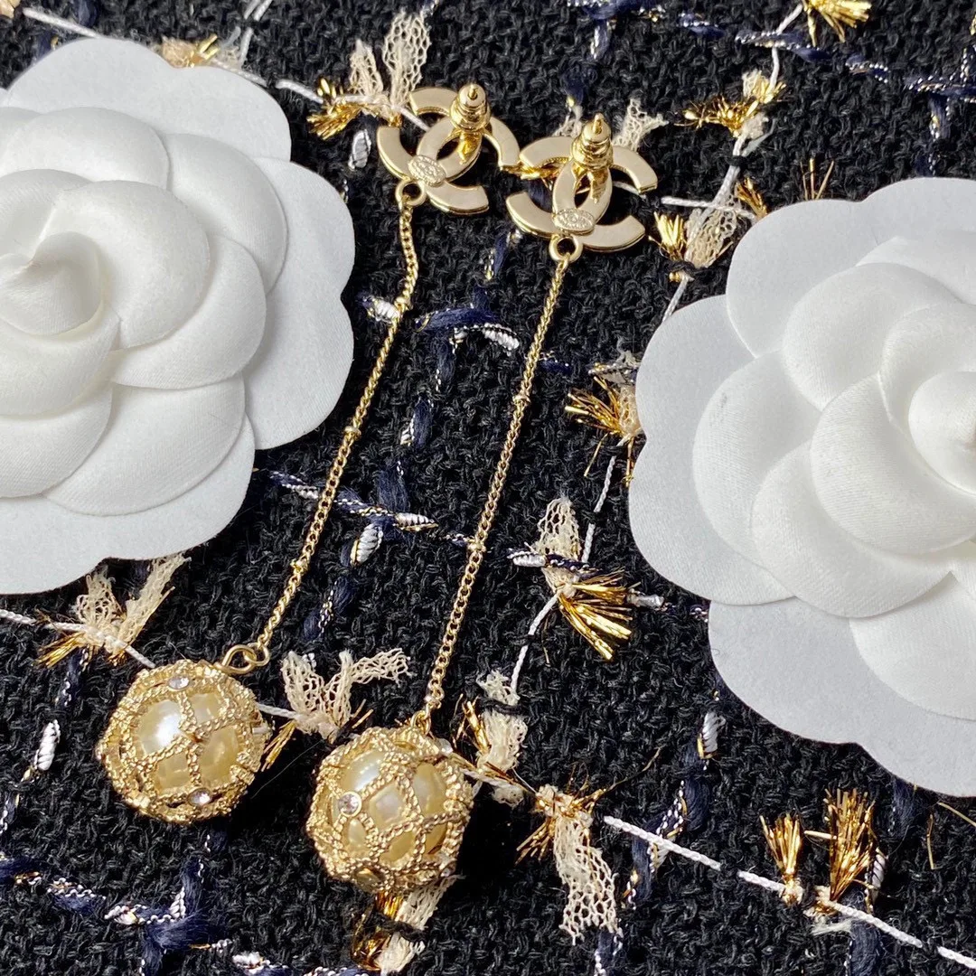 Long Earrings Gold - Image 8