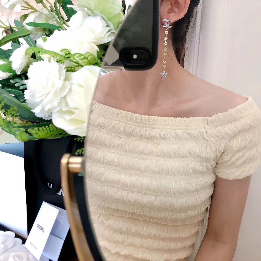 Chanel Long Star Earrings Gold - Image 8