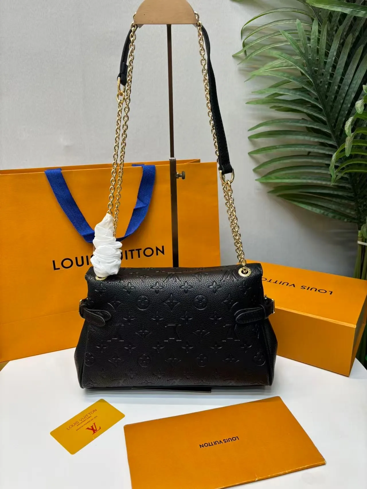 Louis Vuitton Anytime Flap Bag Black / - Image 4
