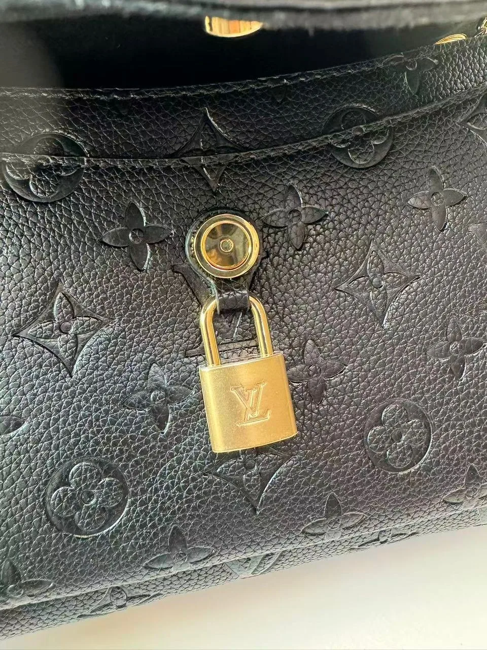 Louis Vuitton Anytime Flap Bag Black / - Image 5