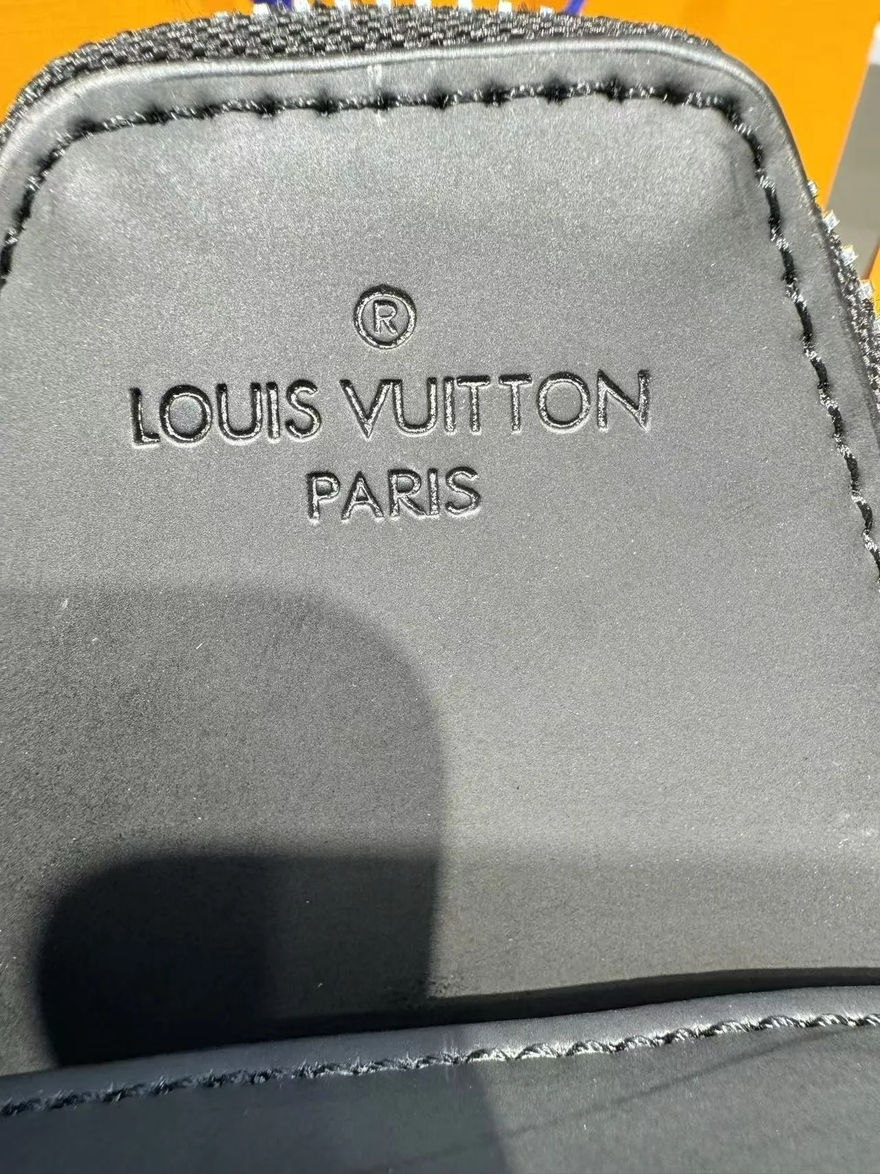 Louis Vuitton Avenue NM Slingbag Black / - Image 6