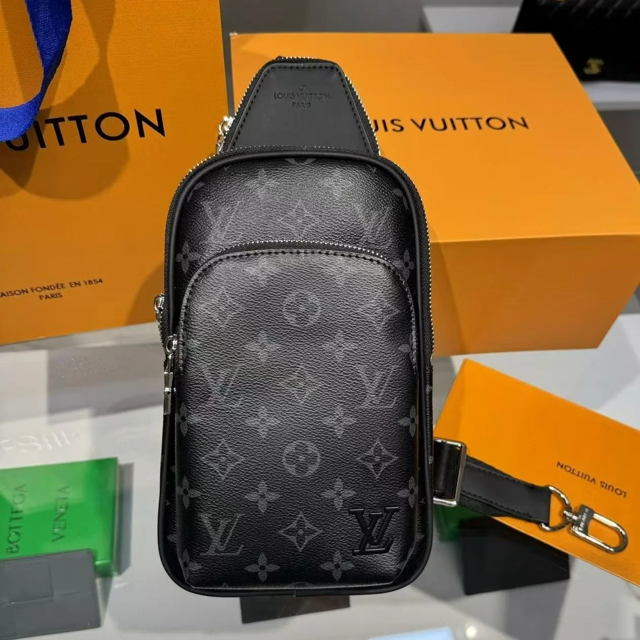 Alternative view of Louis Vuitton Avenue NM Slingbag Black /