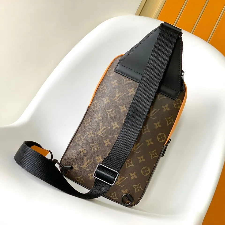 Louis Vuitton Avenue NM Slingbag Brown / - Image 4