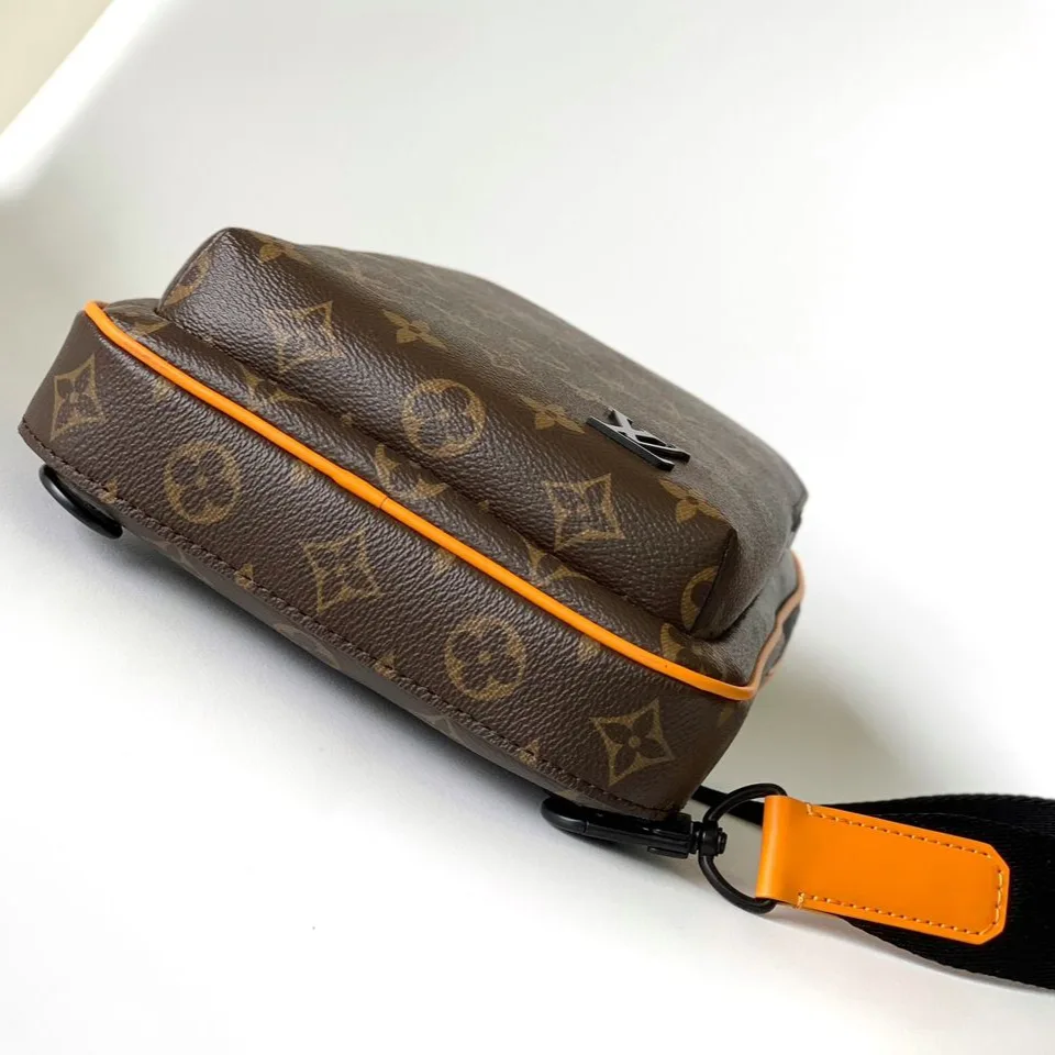 Louis Vuitton Avenue NM Slingbag Brown / - Image 5