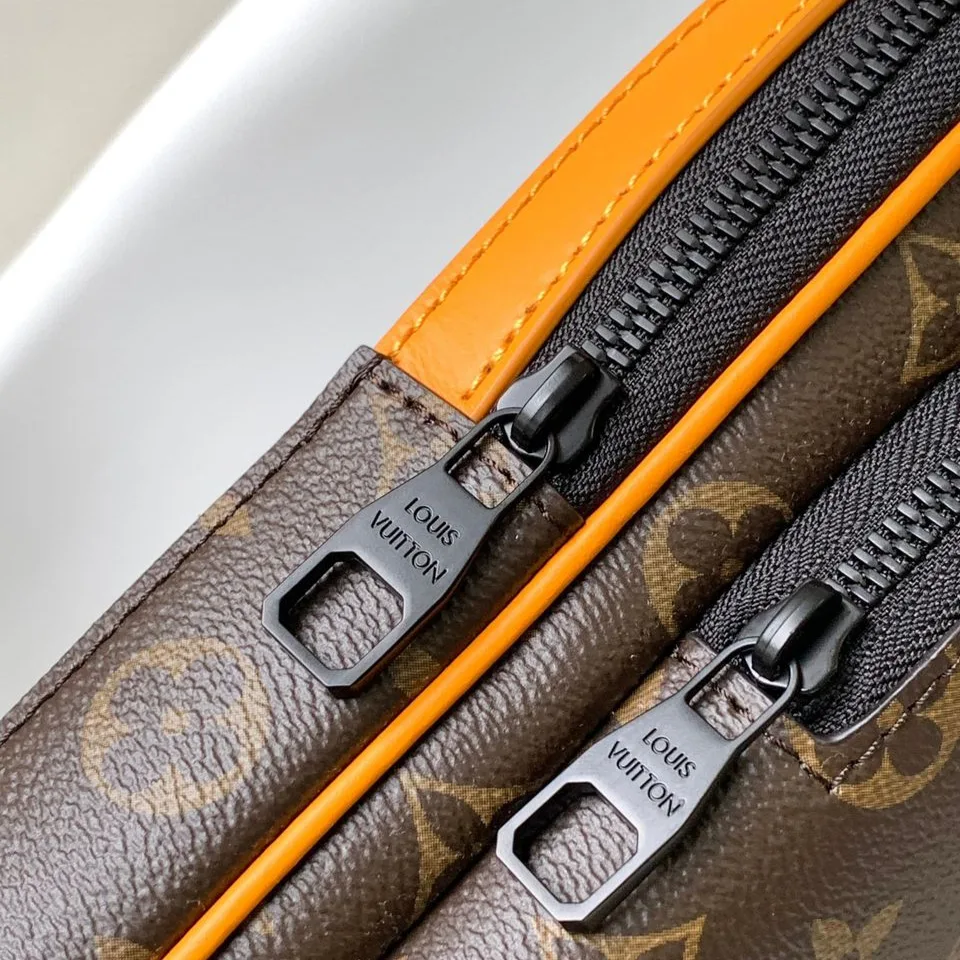 Louis Vuitton Avenue NM Slingbag Brown / - Image 10