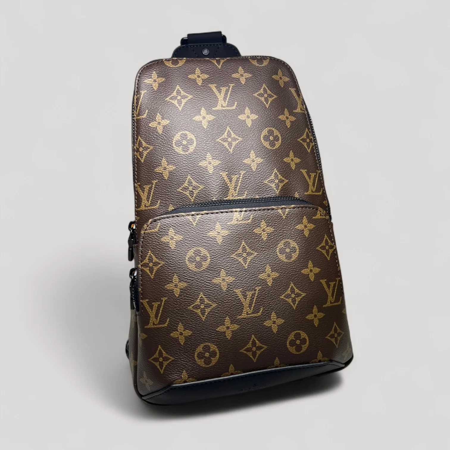 Louis Vuitton Avenue Sling Bag Monogram Canvas - Image 5