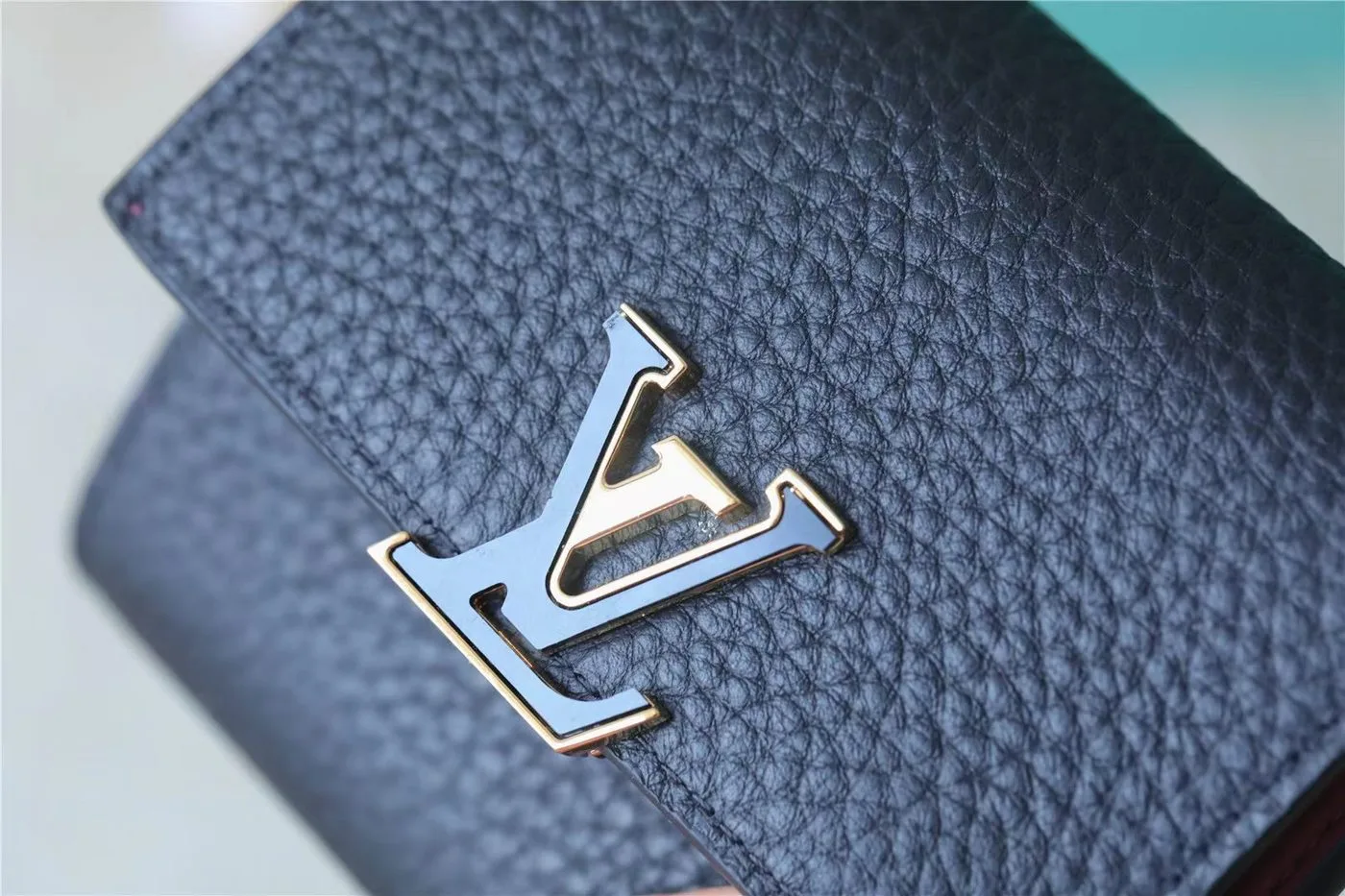 Louis Vuitton Capucines XS Wallet Black / - Image 10