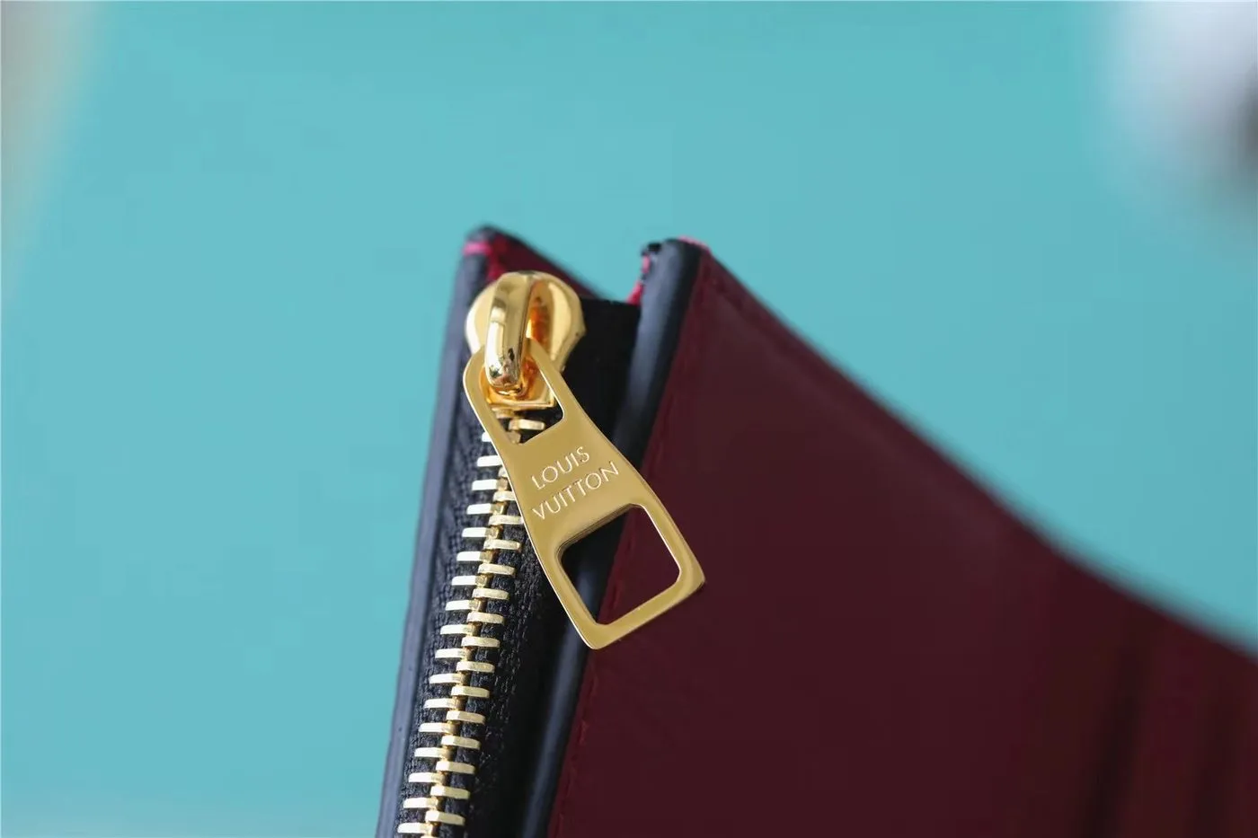 Louis Vuitton Capucines XS Wallet Black / - Image 8