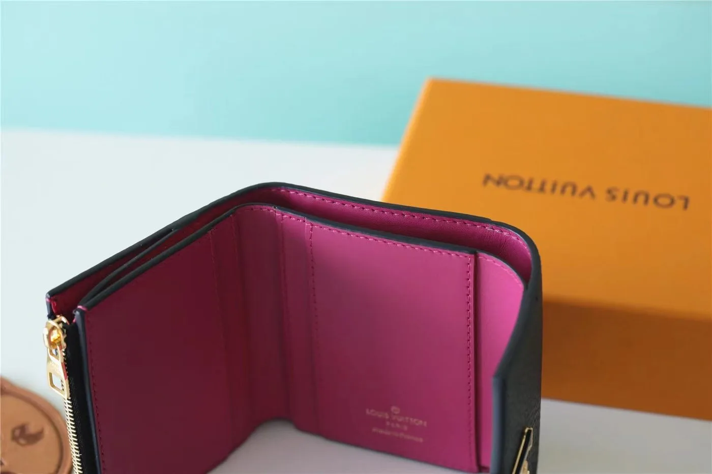 Louis Vuitton Capucines XS Wallet Black / - Image 7